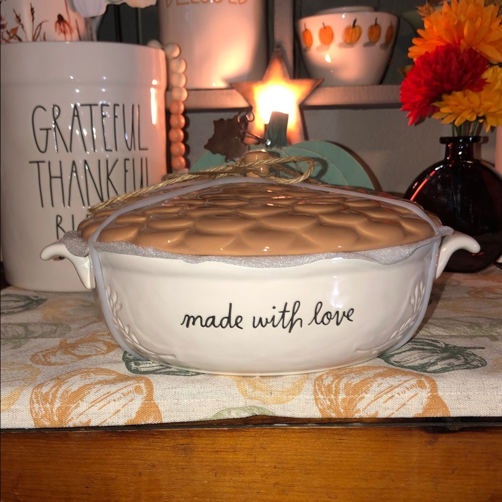 Rae Dunn MADE WITH LOVE Lidded Baking Dish (Acorn Shaped/Style Lid)
